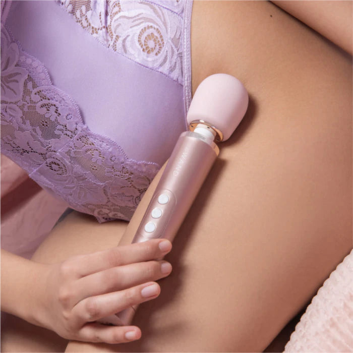 Le Wand Petite Rechargeable Massager in Rose Gold